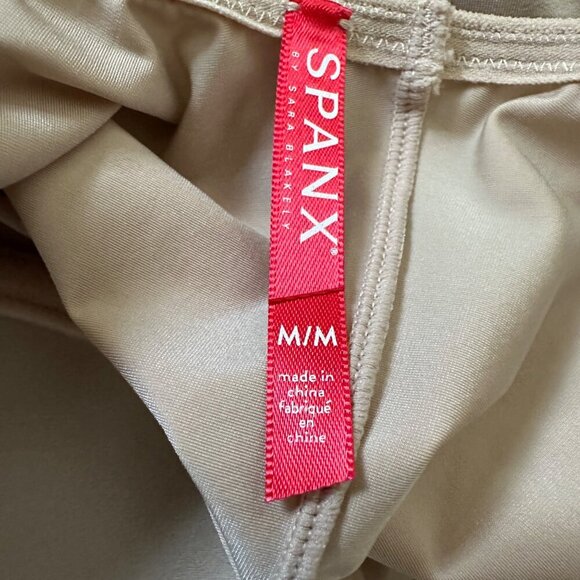 Spanx Molded Cup Bodysuit Womens Size M Convertible Straps Slimming Shape Wear - Picture 9 of 12